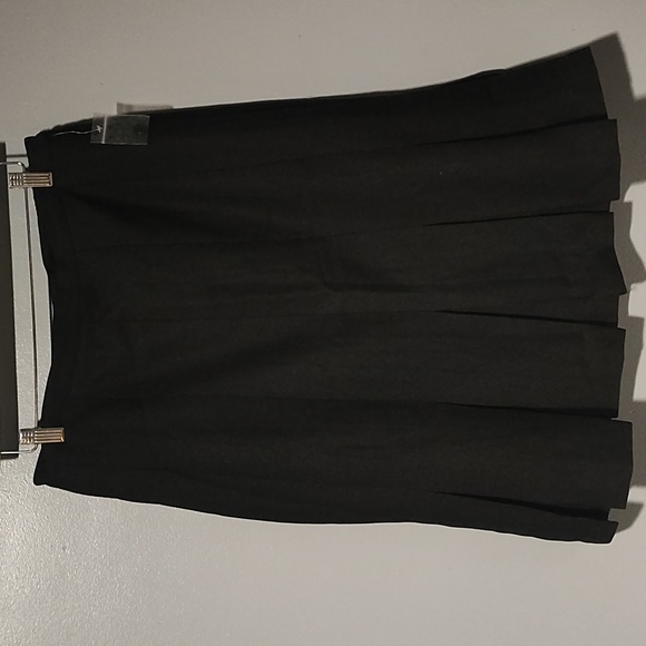 BFA Classics women's black pleated bottom skirt - Picture 8 of 17